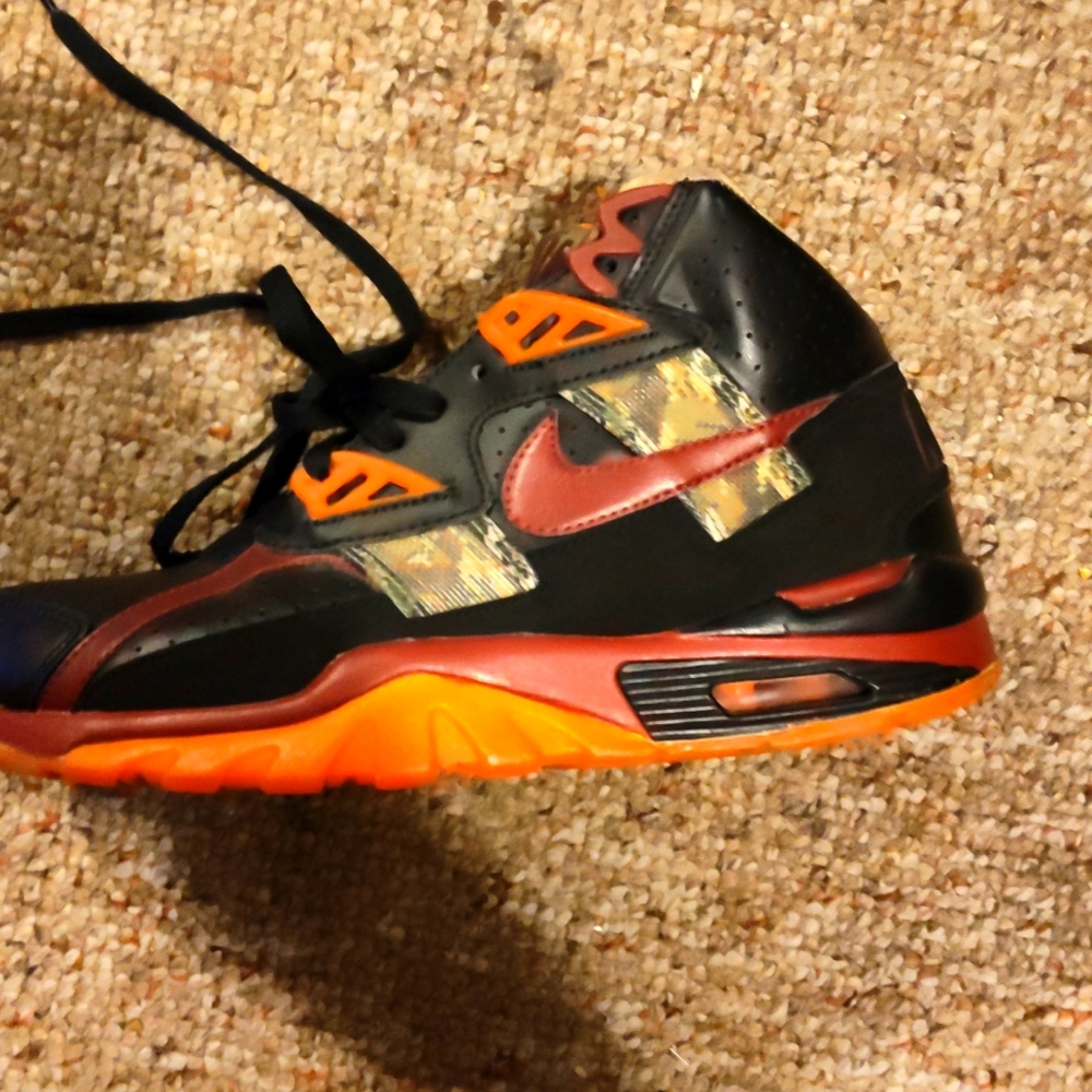 The Nike Air Trainer SC High Camo Black Crimson 